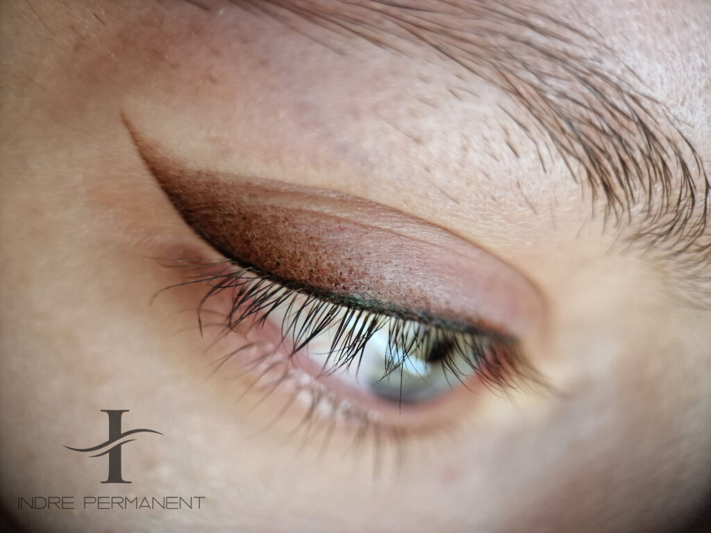 Vokų šešėliavimas ką tik po procedūros