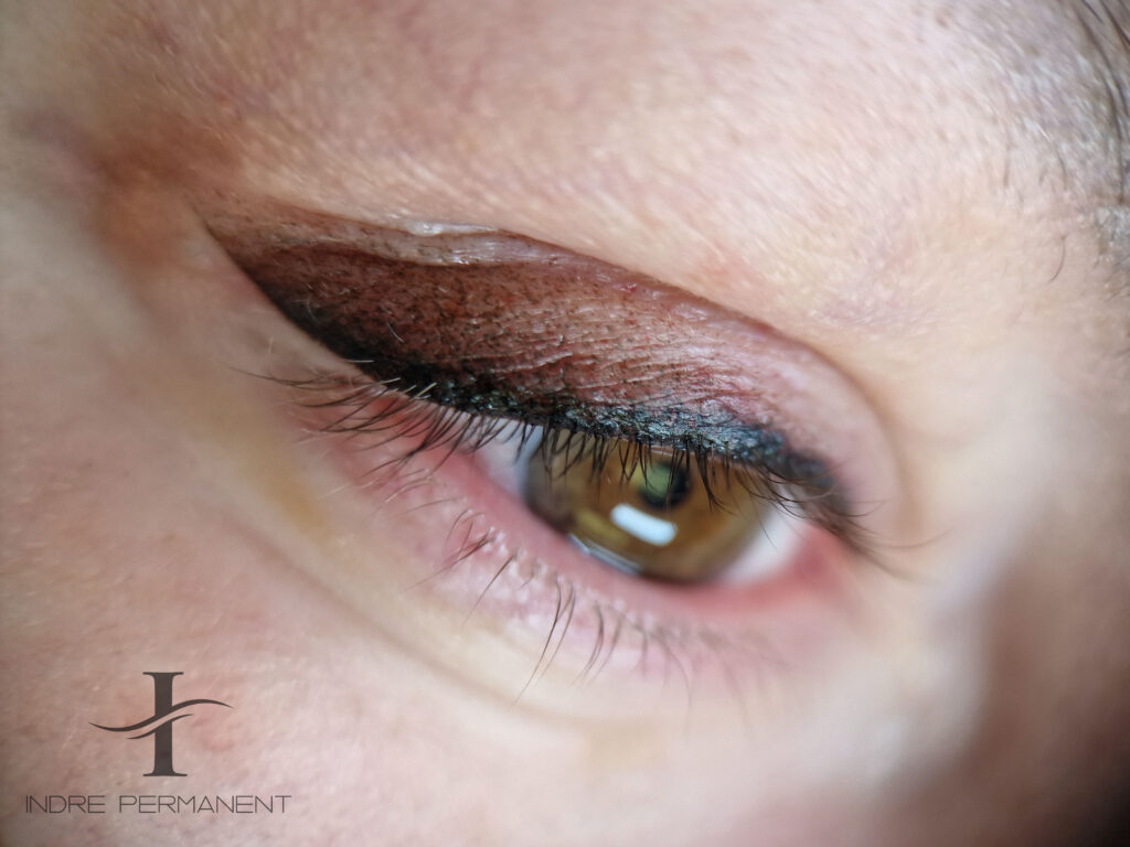 Vokų šešėliavimas ką tik po procedūros